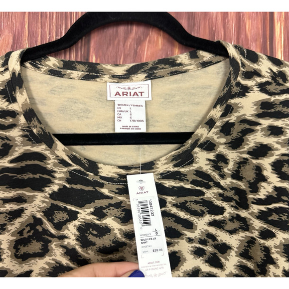 Ariat Women's Leopard Cheetah Print Long Sleeve Top Pullover Size Large NWT - Picture 2 of 4